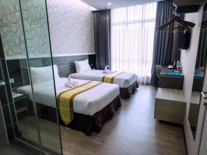 Indra Hotel 2*